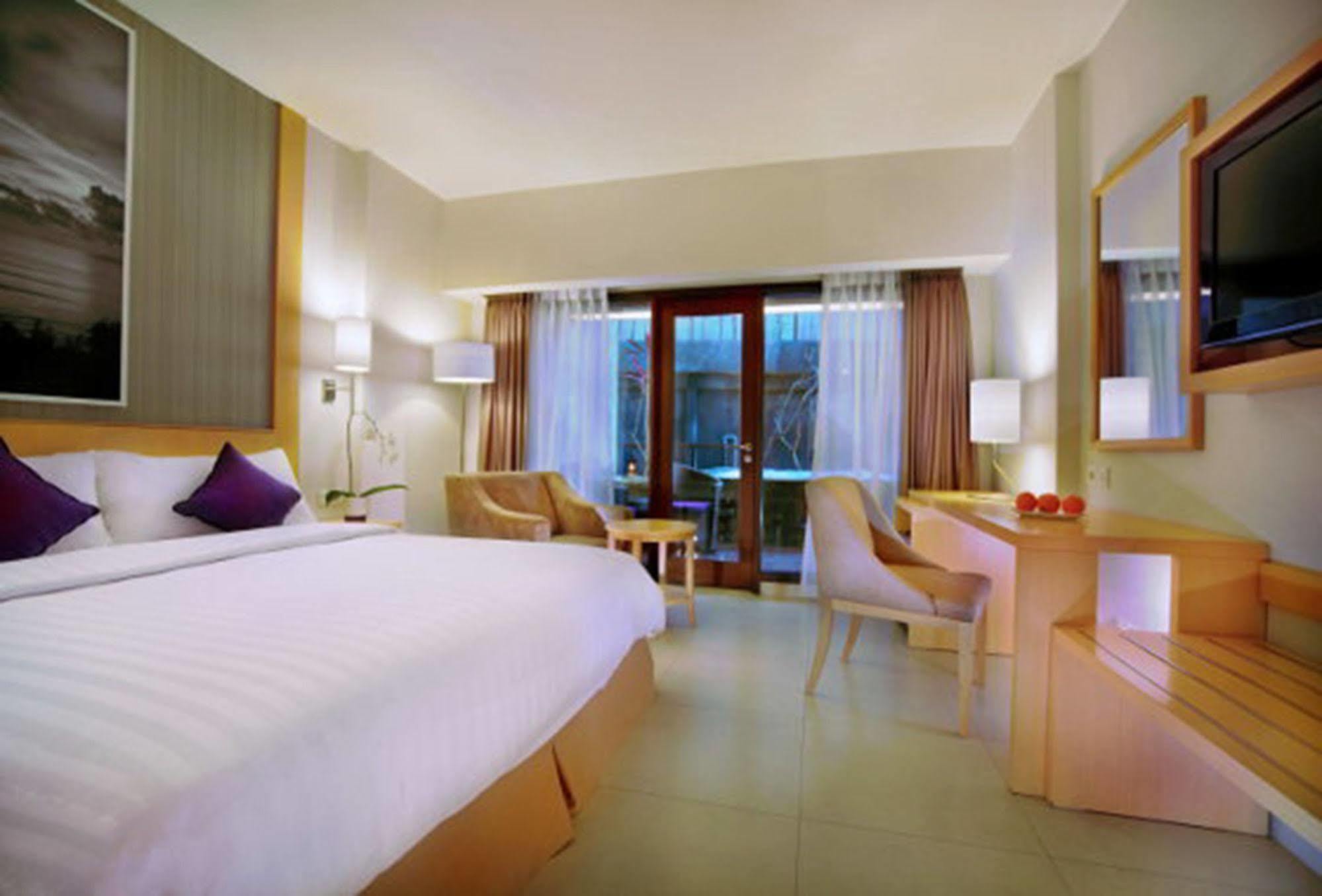 Quest Hotel Kuta By Aston Exterior foto