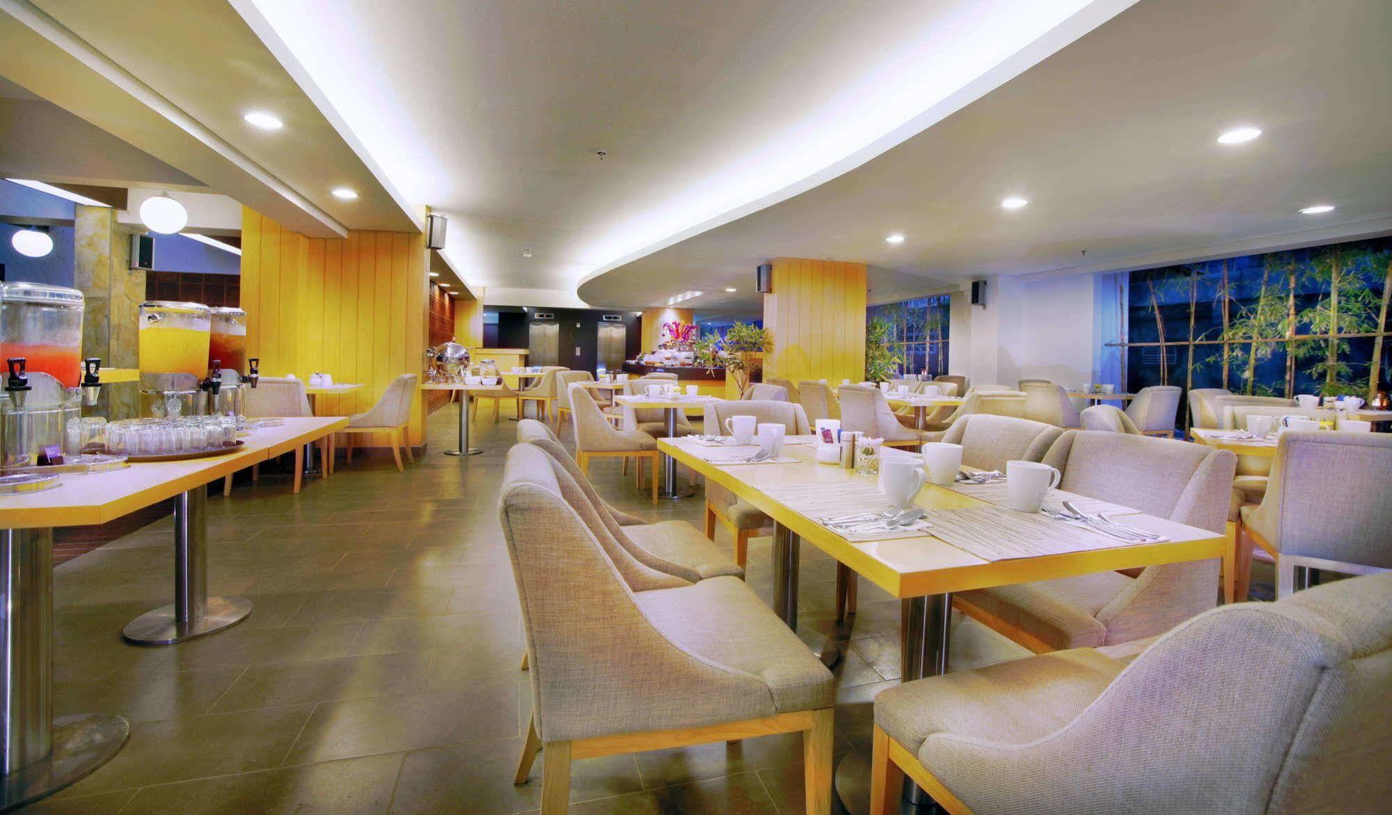 Quest Hotel Kuta By Aston Exterior foto